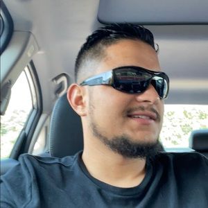 Meet your Posher, Jhonatan